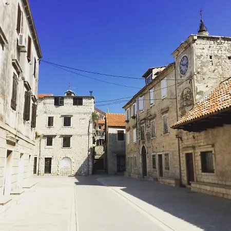 Historical House Few Meters From The Apartment Kastela