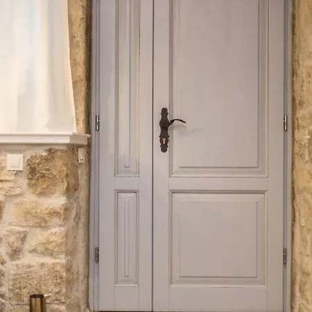 Historical House Few Meters From The Apartment Kastela